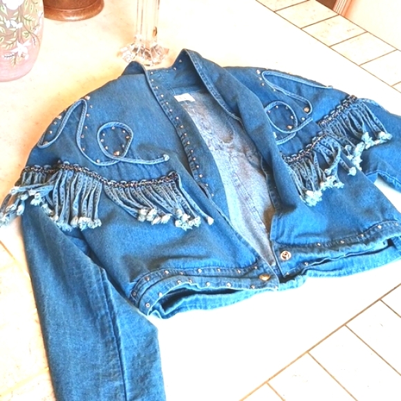 Women's Vintage denim jacket w/metal stud detailed, frayed fringes design/NEW - Picture 10 of 13